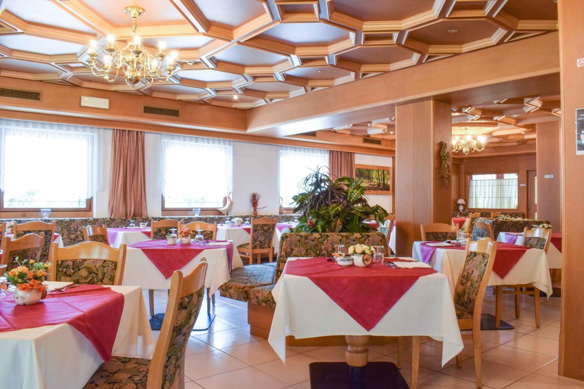Albergo Scoiattolo 팔카데 외부 사진